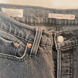 Levi’s High Waisted Wedgie Straight Leg Size 28